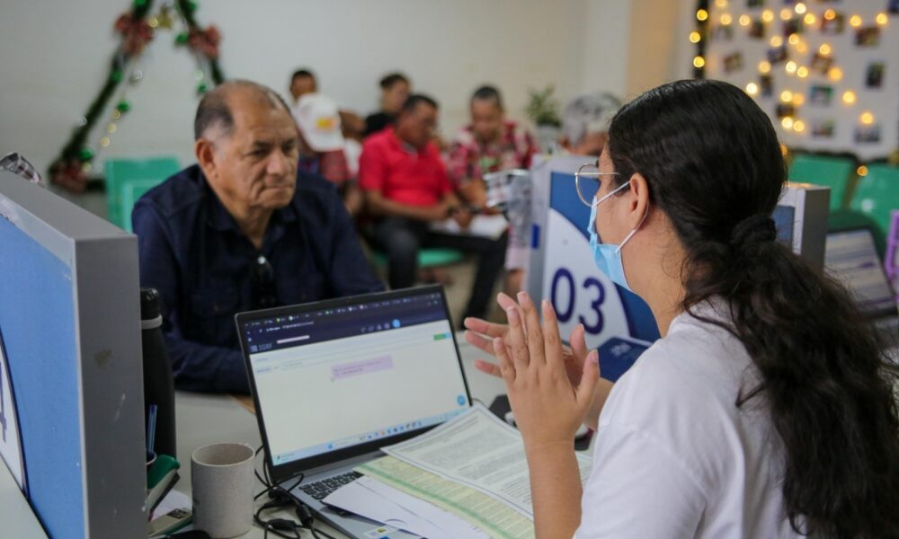 governo do amazonas realiza ação de cidadania durante entrega de títulos definitivos em manaus (2)