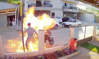 homem coloca fogo em moto e incendeia a propria mae