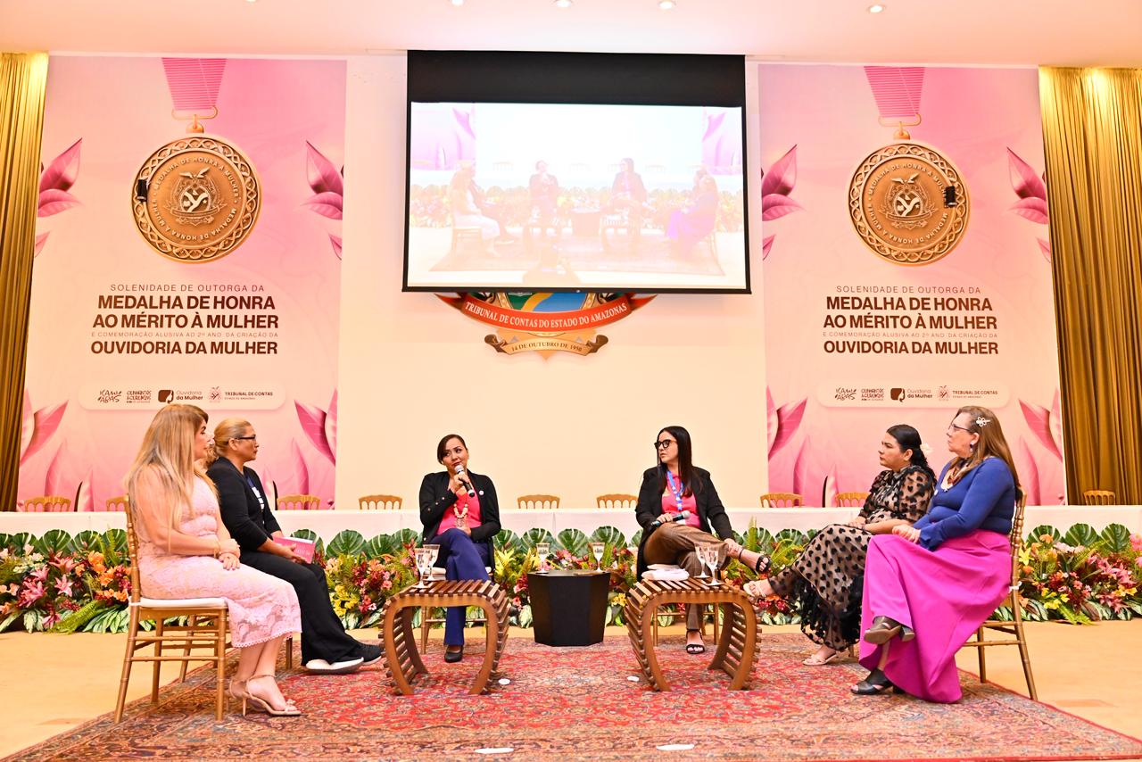 primeira dama thaisa cidade recebe medalha do tribunal de contas do estado do amazonas por atuação em prol das mulheres (1)
