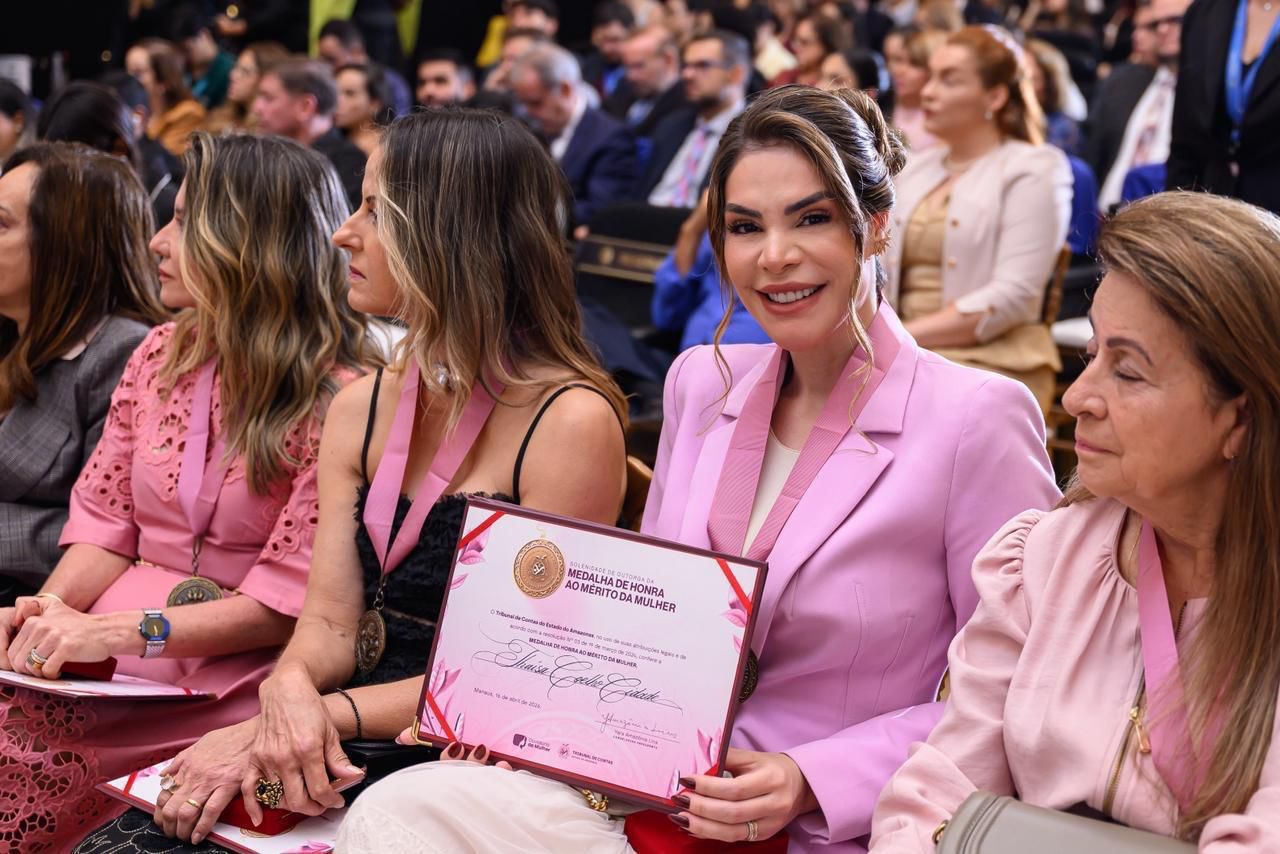 primeira dama thaisa cidade recebe medalha do tribunal de contas do estado do amazonas por atuação em prol das mulheres (5)