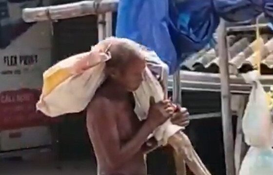 video homem desenterra irma e leva ao banco