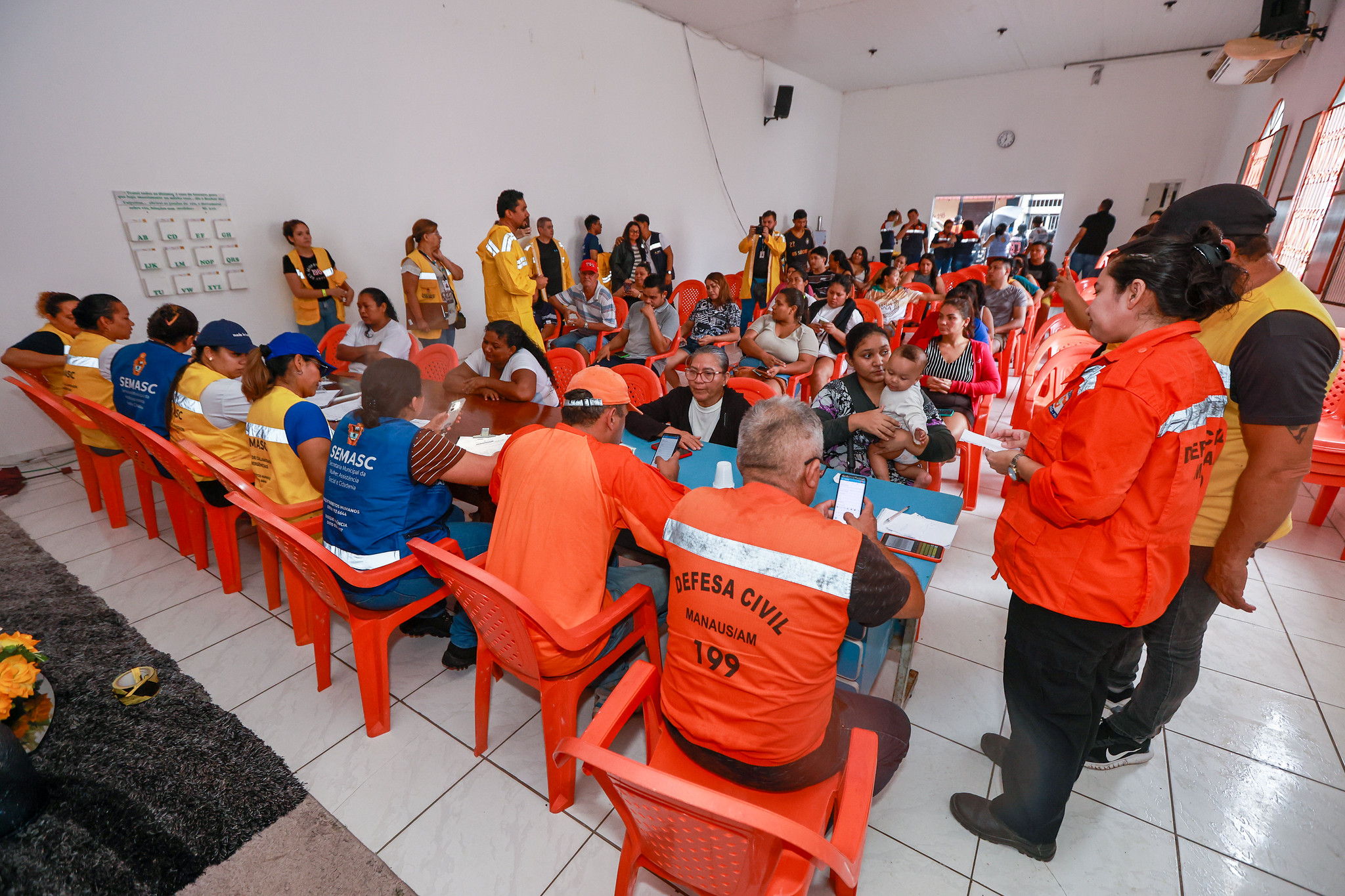 atendimento às famílias atingidas por incêndio no são jorge