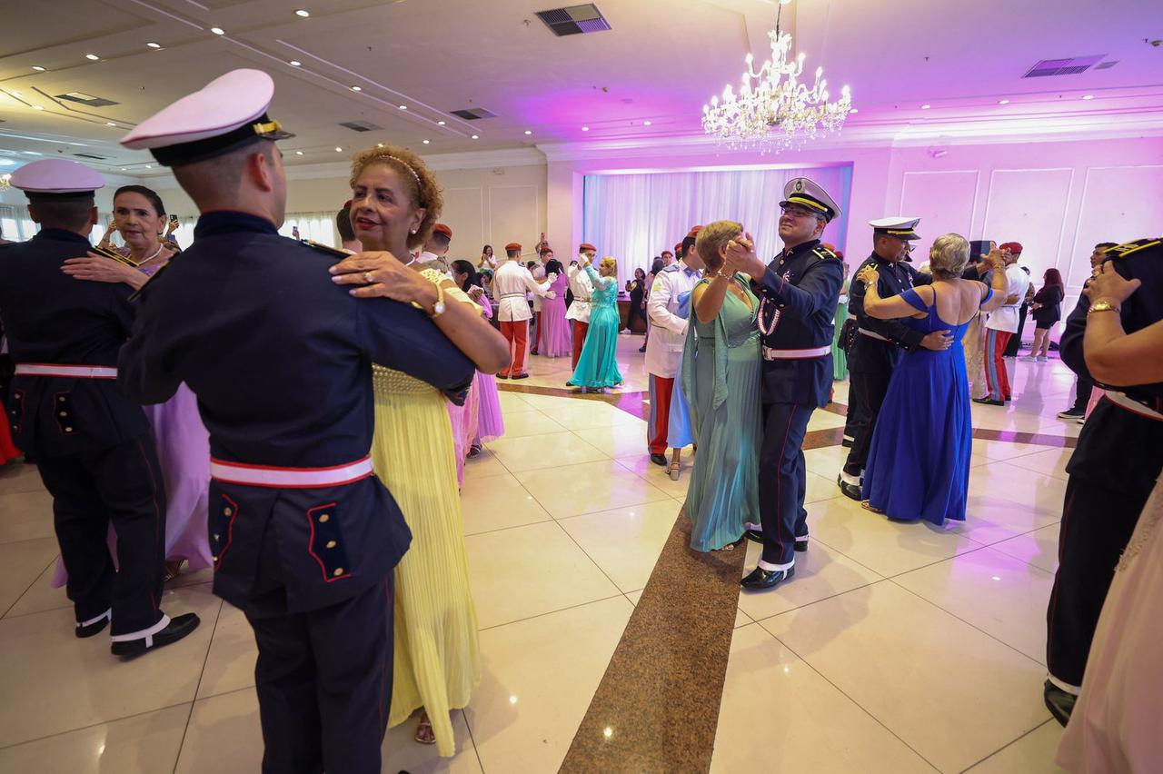 baile ‘rosas de maio’ emociona idosas em manaus e reforça ações de acolhimento social do governo do amazonas (2)