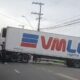 carreta quebra, trava avenida pedro teixeira e causa congestionamento em manaus