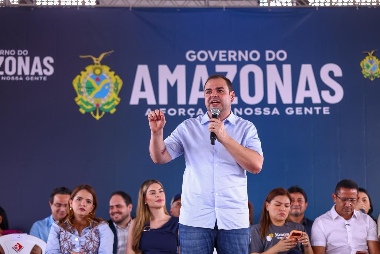 governador roberto cidade entrega mais de 400 títulos definitivos a famílias da zona norte de manaus (2)