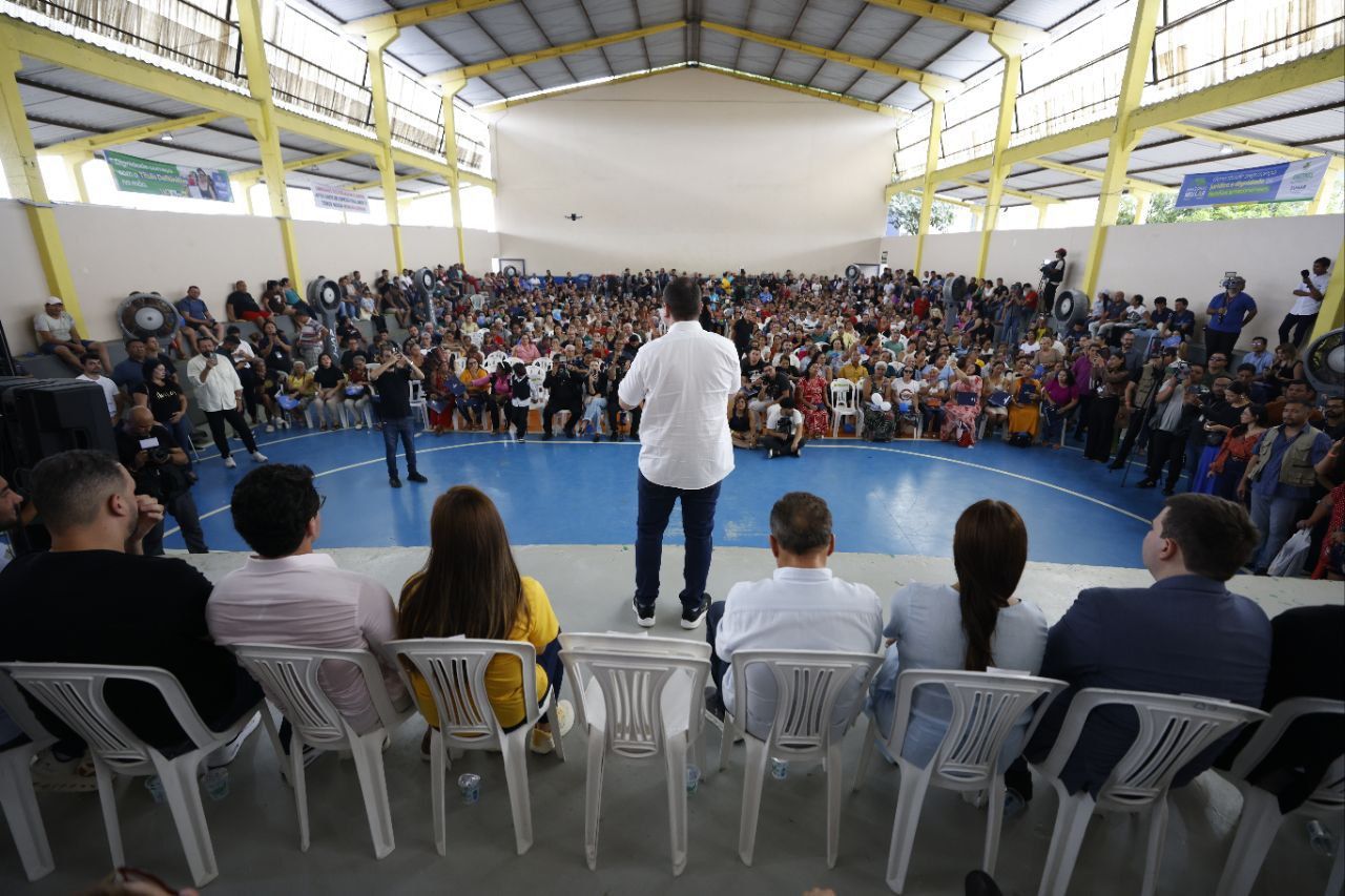 roberto cidade entrega 800 títulos definitivos e acelera regularização fundiária na zona norte de manaus (3)