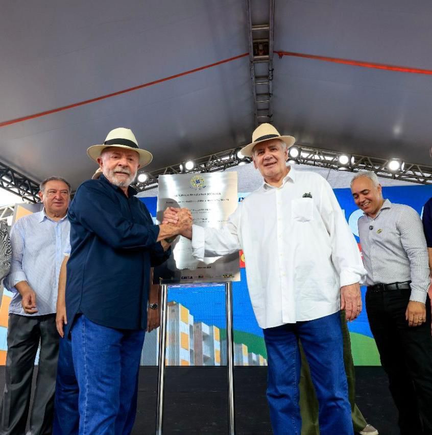 vice governador serafim corrêa acompanha entrega de moradias durante visita de lula a manaus (1)