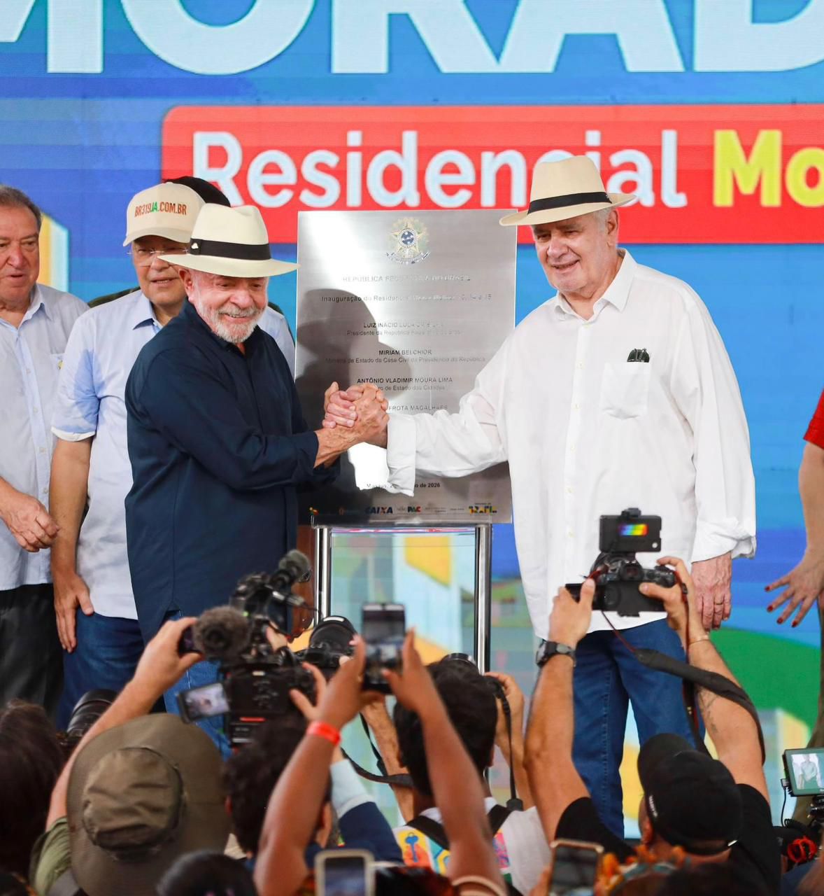 vice governador serafim corrêa acompanha entrega de moradias durante visita de lula a manaus (2)