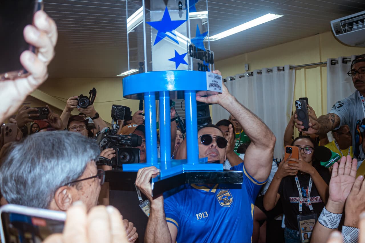 É campeão! caprichoso vence o 59º festival de parintins com espetáculo emocionante (2)
