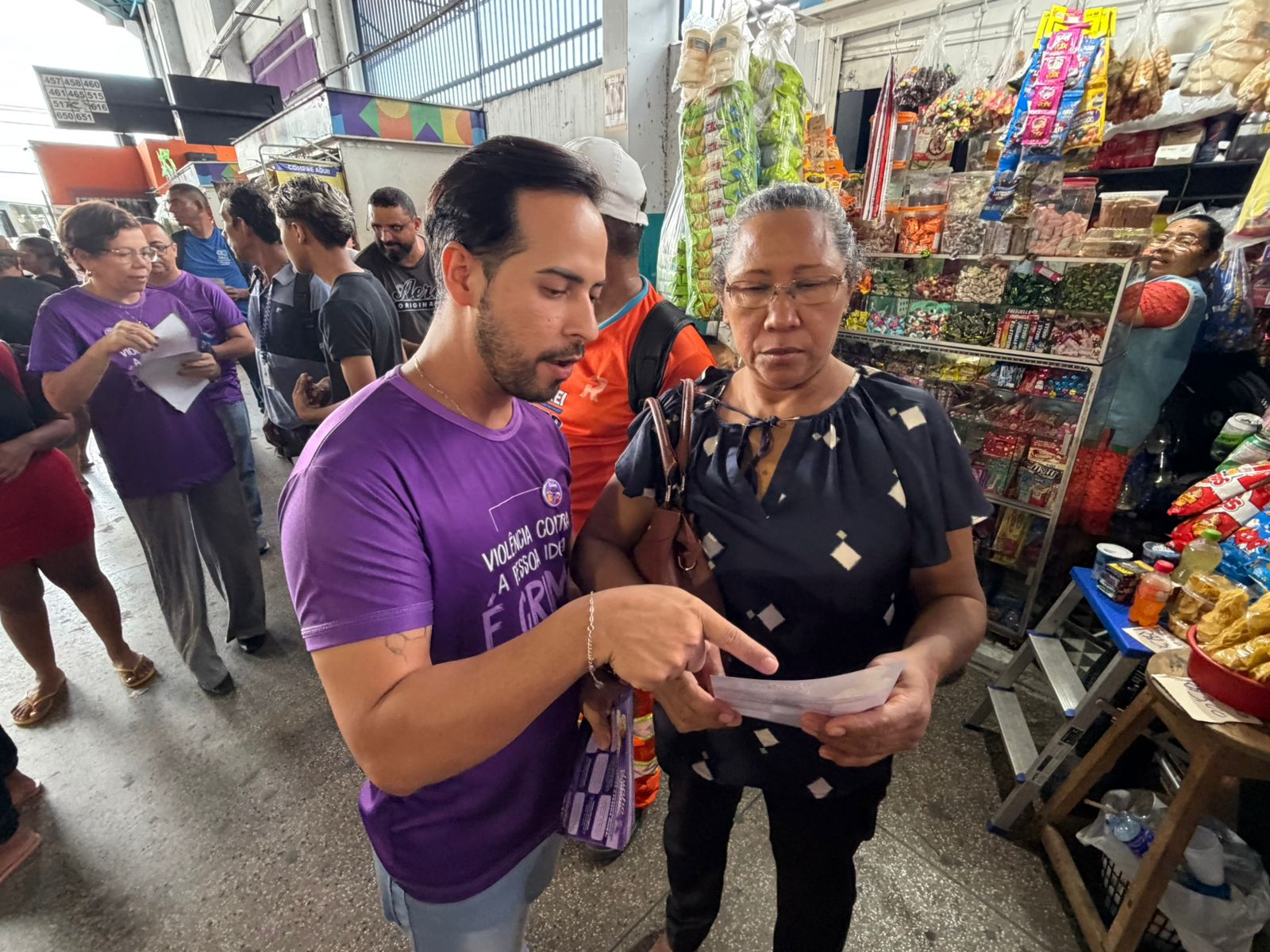 prefeitura de manaus realiza ação educativa do ‘junho violeta’ nos terminais de ônibus da capital 4