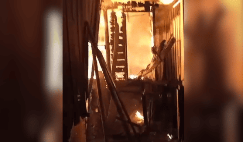 incêndio destrói duas casas e atinge outros dois imóveis em manacapuru; vídeo
