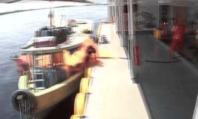homem atravessa chamas e mulher pula em rio após explosão de barco em posto flutuante no amazonas; veja vídeo