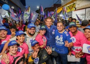 roberto cidade leva campanha às ruas do são josé ao lado de marcos rotta (2)