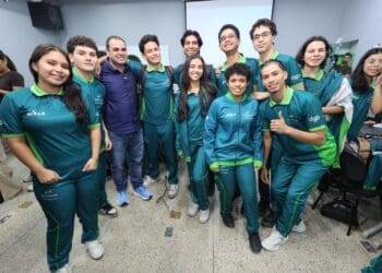 roberto cidade promete ampliar uso de tecnologia nas escolas e criar 7,8 mil vagas em concursos no amazonas (2)