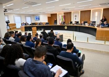 tce am mantém multa contra ex prefeito após rejeitar recurso sobre contratação de servidores