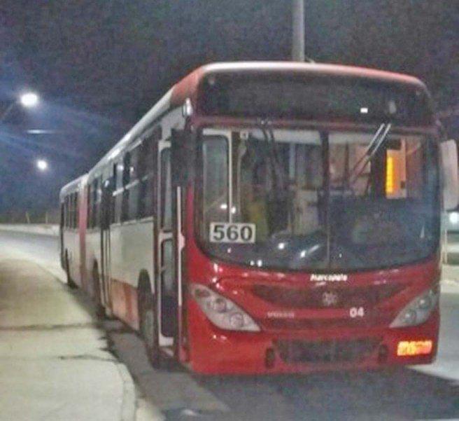 Mulher sofre assalto, filho rastreia o celular roubado e pega o ladrão