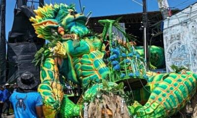 alegoria do boi caprichoso desaba durante traslado para o bumbódromo de parintins